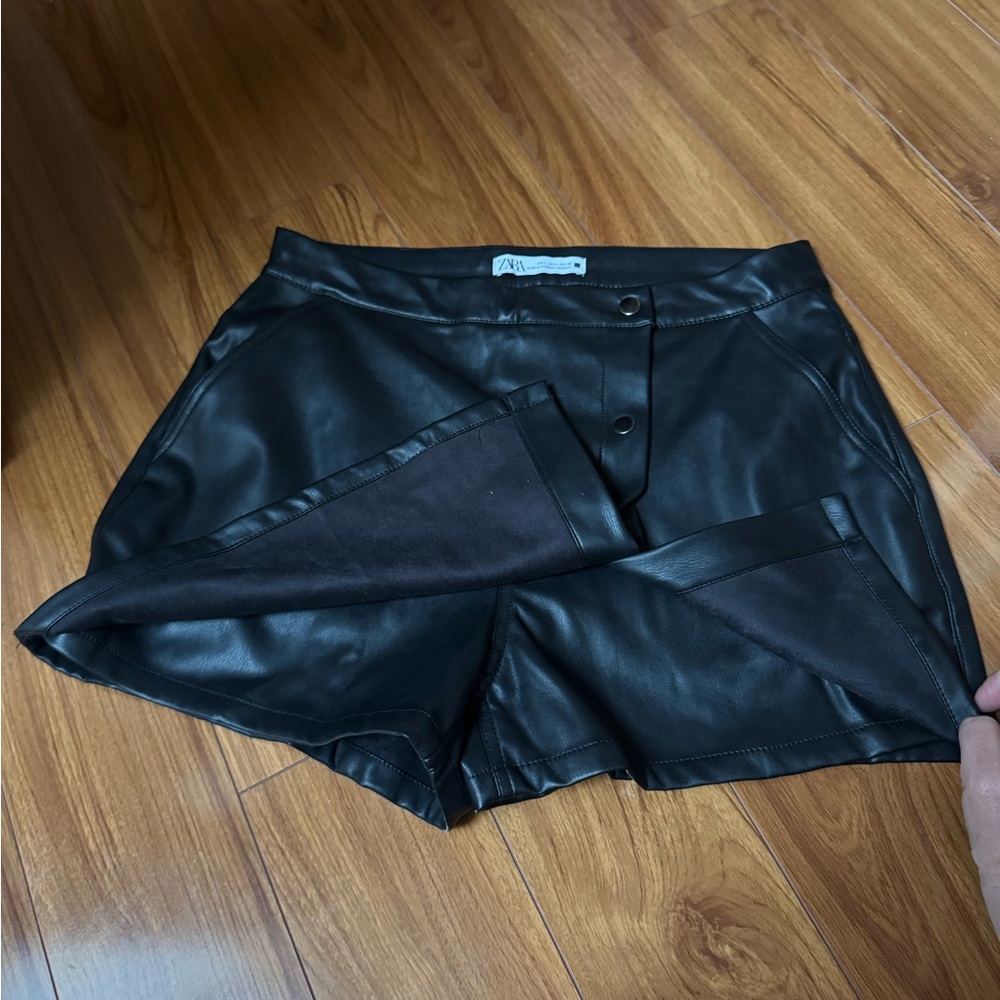 Zara Black Mini Wrap Faux Leather Skort - Picture 3 of 10